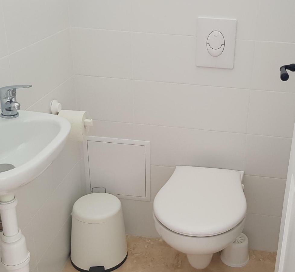 Old Town Apartament Apartment Targoviste Bagian luar foto