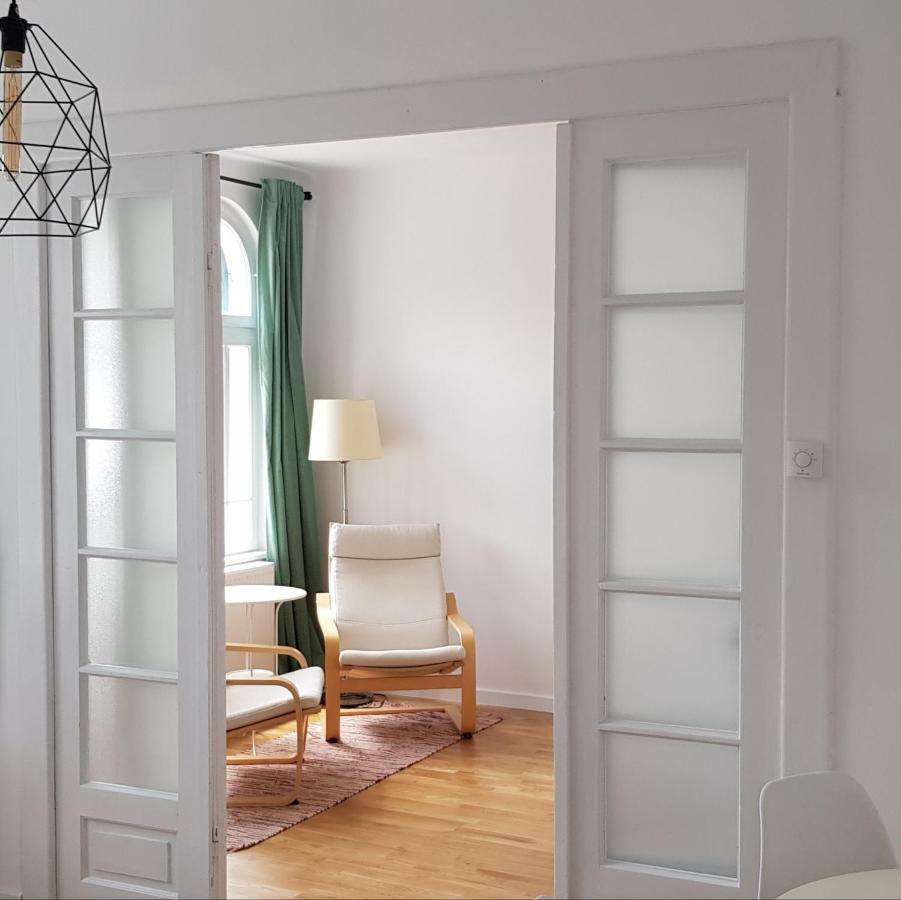 Old Town Apartament Apartment Targoviste Bagian luar foto